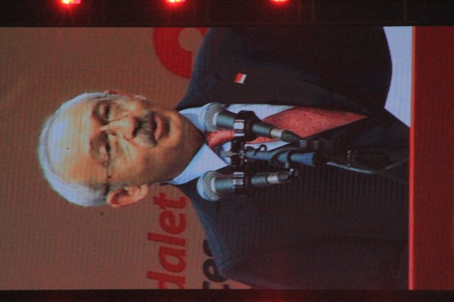 CHP KURULTAYINDAN KARELER 450