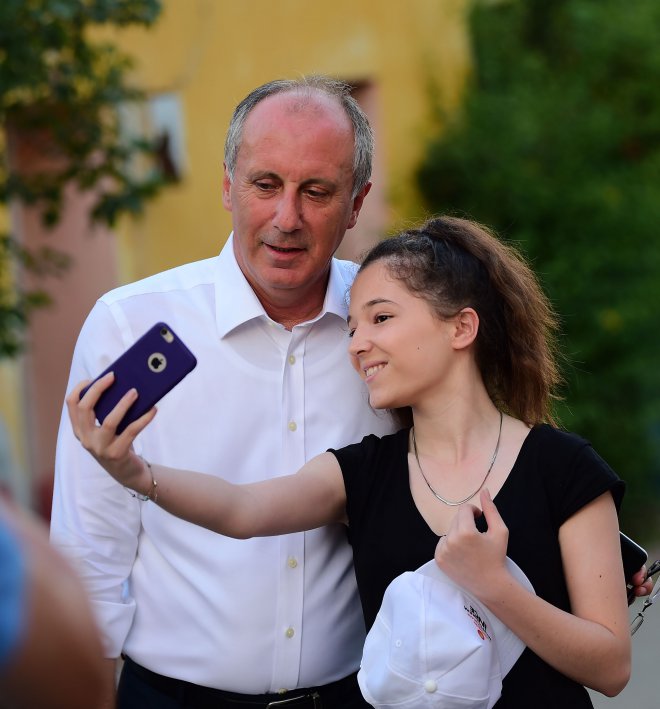 CHP'nin Cumhurbaşkanı Adayı Muharrem İnce, iftar yemeğinde 6