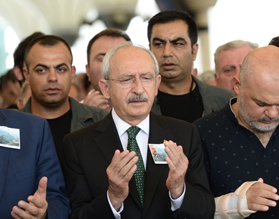 EMIN OZGUN ICIN CENAZE TORENI 16