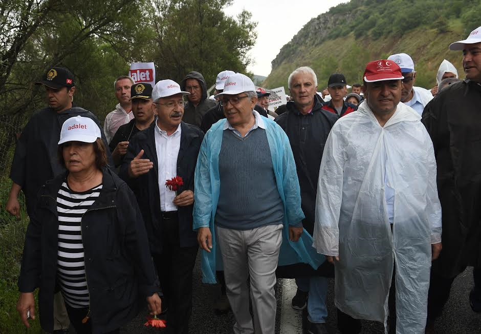 Zülfü Livaneli Adalet Yürüyüşü'nde 11