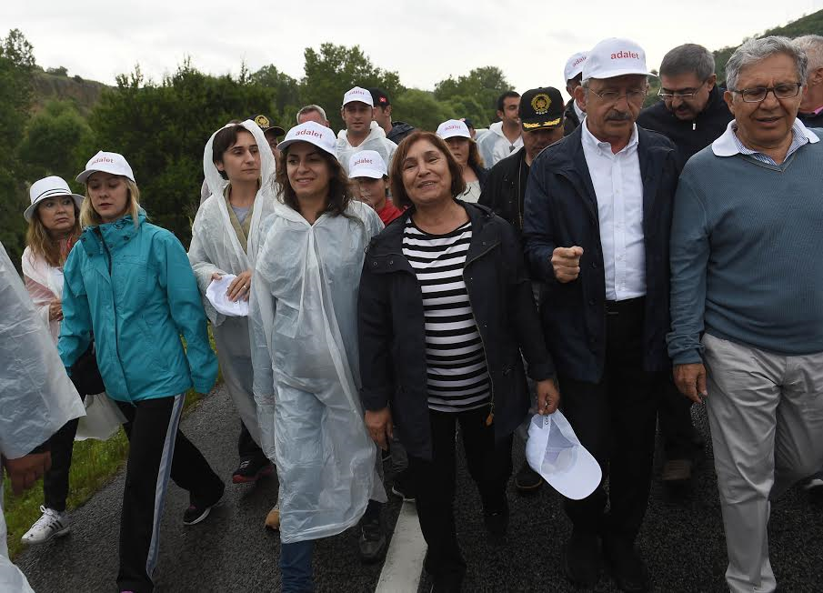 Zülfü Livaneli Adalet Yürüyüşü'nde 4
