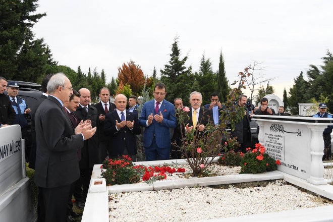 KILIÇDAROĞLU, ASLANOĞLU'NUN KABRİN ZİYARET ETTİ 3