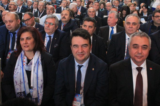 CHP KURULTAYINDAN KARELER 329