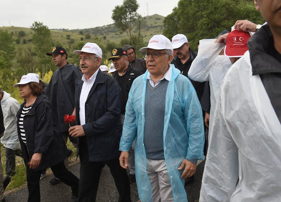 Zülfü Livaneli Adalet Yürüyüşü'nde 7