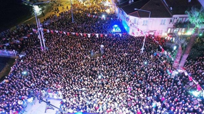 MÜTAREKE KUTLAMALARINA HALUK LEVENT İLE COŞKULU FİNAL 12