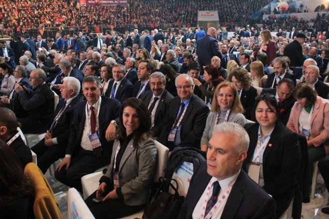 CHP KURULTAYINDAN KARELER 324