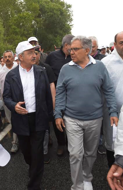 Zülfü Livaneli Adalet Yürüyüşü'nde 1