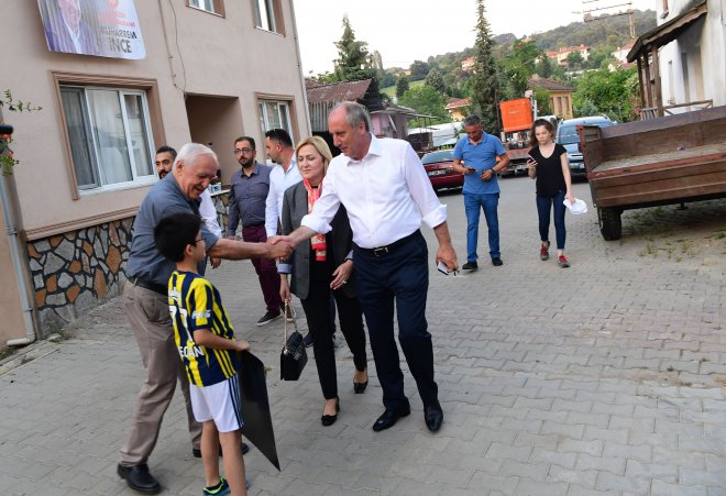 CHP'nin Cumhurbaşkanı Adayı Muharrem İnce, iftar yemeğinde 7