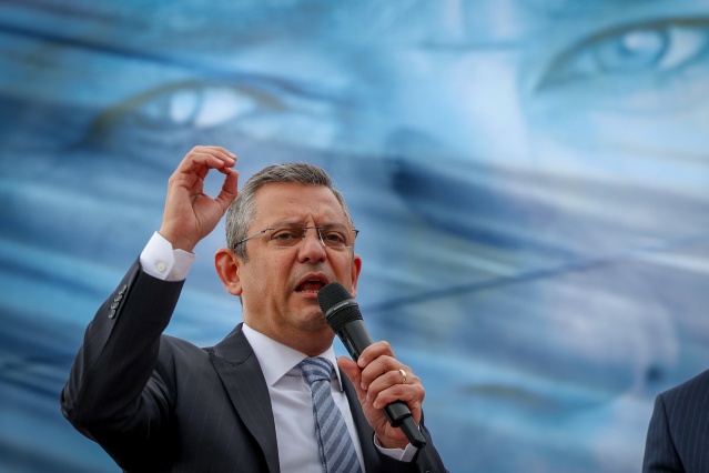 Cumhuriyet Halk Partisi Genel Başkanı Özgür Özel, Giresun’da düzenlenen halk buluşmasında vatandaşlara hitap etti. 4