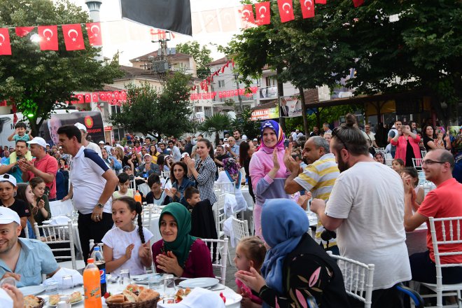 CHP'nin Cumhurbaşkanı Adayı Muharrem İnce, iftar yemeğinde 9