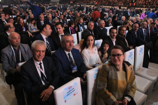 CHP KURULTAYINDAN KARELER 369