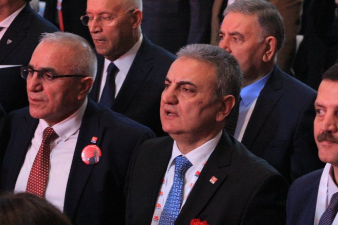 CHP KURULTAYINDAN KARELER 423