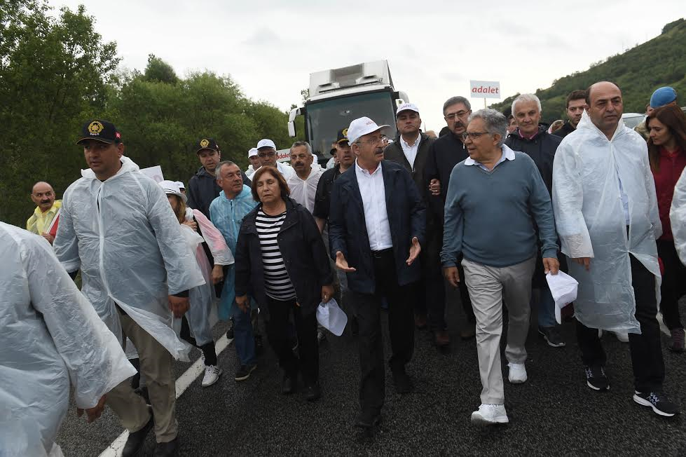 Zülfü Livaneli Adalet Yürüyüşü'nde 3