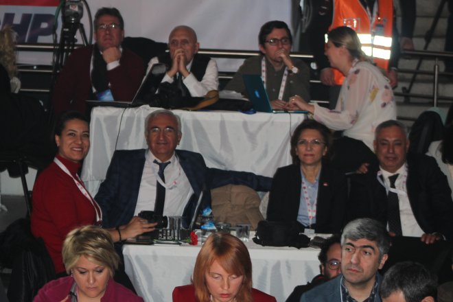 CHP KURULTAYINDAN KARELER 393