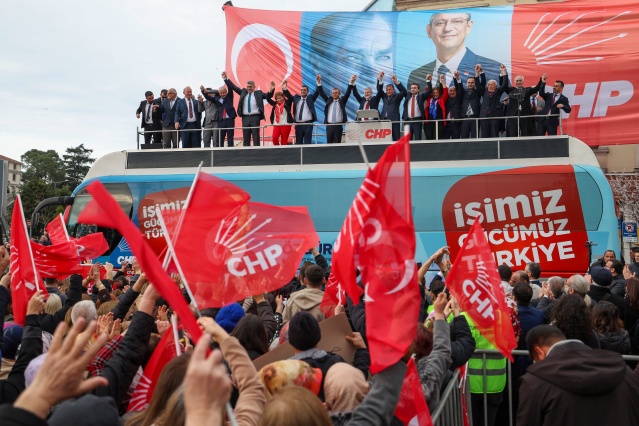 Cumhuriyet Halk Partisi Genel Başkanı Özgür Özel, Giresun’da düzenlenen halk buluşmasında vatandaşlara hitap etti. 6