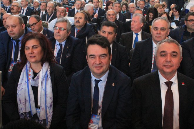 CHP KURULTAYINDAN KARELER 330
