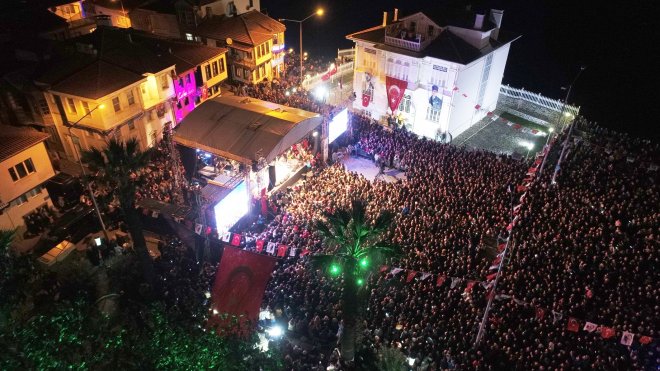 MÜTAREKE KUTLAMALARINA HALUK LEVENT İLE COŞKULU FİNAL 11