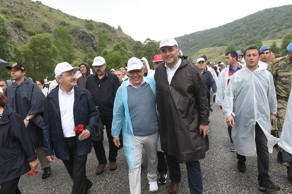 Zülfü Livaneli Adalet Yürüyüşü'nde 13