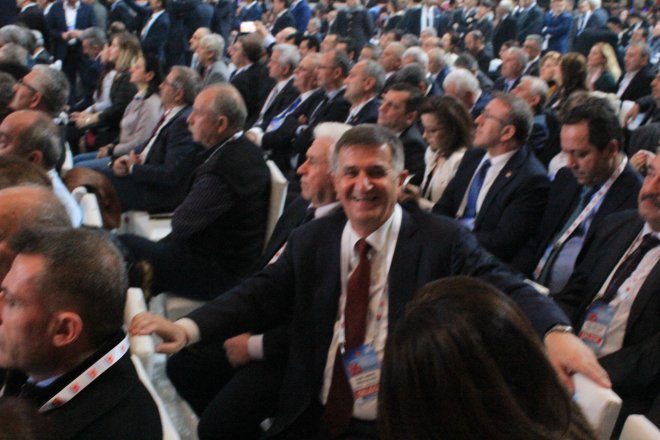 CHP KURULTAYINDAN KARELER 325