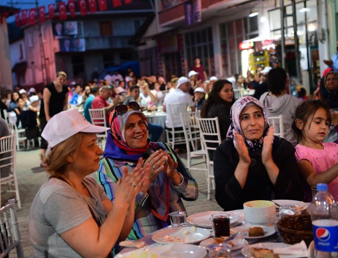 CHP'nin Cumhurbaşkanı Adayı Muharrem İnce, iftar yemeğinde 20