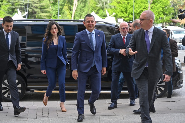 CHP GENEL BAŞKANI ÖZGÜR ÖZEL, CUMHURBAŞKANI ERDOĞAN İLE BİR ARAYA GELDİ 8