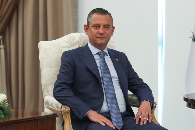 CHP GENEL BAŞKANI ÖZGÜR ÖZEL, CUMHURBAŞKANI ERDOĞAN İLE BİR ARAYA GELDİ 6