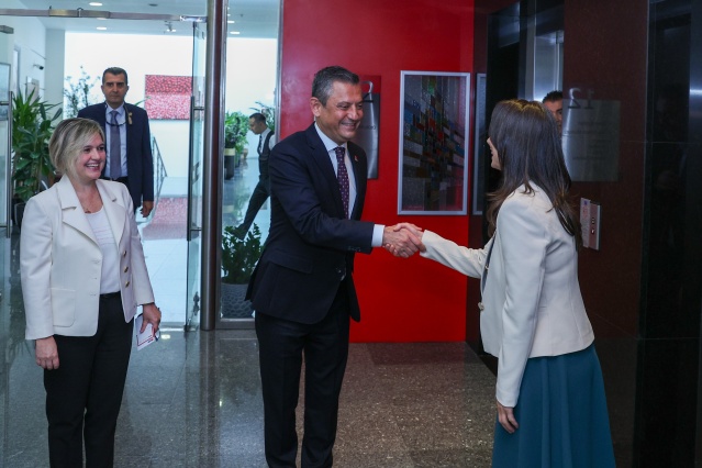 CHP GENEL BAŞKANI ÖZGÜR ÖZEL, DEM PARTİ EŞ GENEL BAŞKANLARI İLE GÖRÜŞTÜ 3