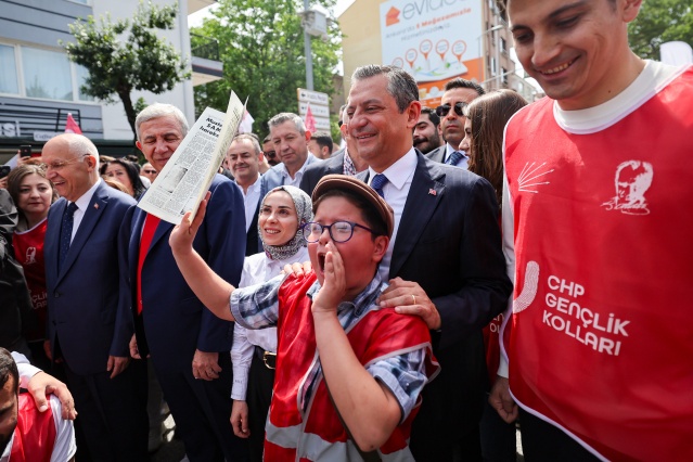 CHP GENEL BAŞKANI ÖZGÜR ÖZEL, BÜYÜK GENÇLİK YÜRÜYÜŞÜNE KATILDI 6