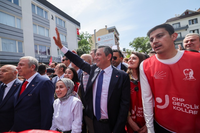 CHP GENEL BAŞKANI ÖZGÜR ÖZEL, BÜYÜK GENÇLİK YÜRÜYÜŞÜNE KATILDI 9