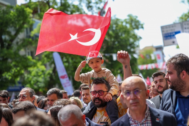 CHP GENEL BAŞKANI ÖZGÜR ÖZEL, BÜYÜK GENÇLİK YÜRÜYÜŞÜNE KATILDI 4