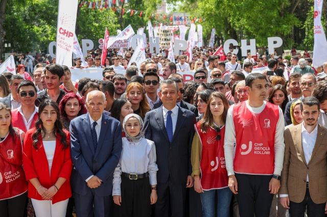 CHP GENEL BAŞKANI ÖZGÜR ÖZEL, BÜYÜK GENÇLİK YÜRÜYÜŞÜNE KATILDI 5