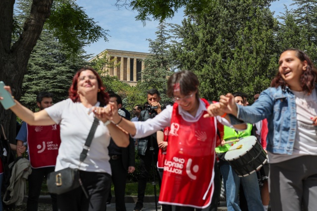 CHP GENEL BAŞKANI ÖZGÜR ÖZEL, BÜYÜK GENÇLİK YÜRÜYÜŞÜNE KATILDI 8