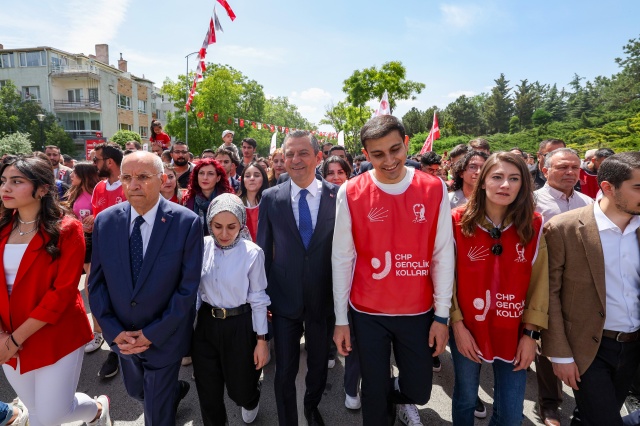 CHP GENEL BAŞKANI ÖZGÜR ÖZEL, BÜYÜK GENÇLİK YÜRÜYÜŞÜNE KATILDI 12