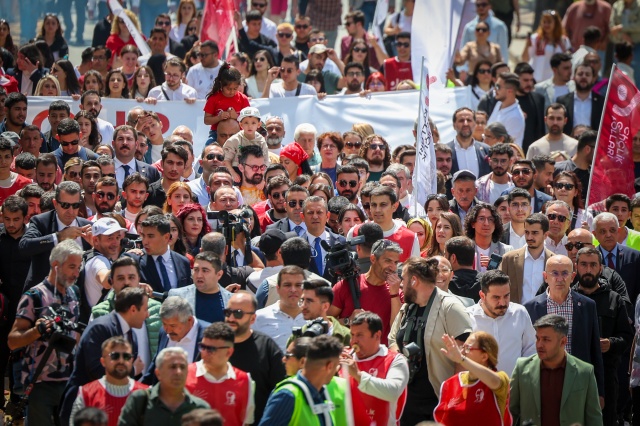 CHP GENEL BAŞKANI ÖZGÜR ÖZEL, BÜYÜK GENÇLİK YÜRÜYÜŞÜNE KATILDI 17
