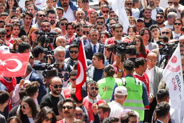 CHP GENEL BAŞKANI ÖZGÜR ÖZEL, BÜYÜK GENÇLİK YÜRÜYÜŞÜNE KATILDI 18