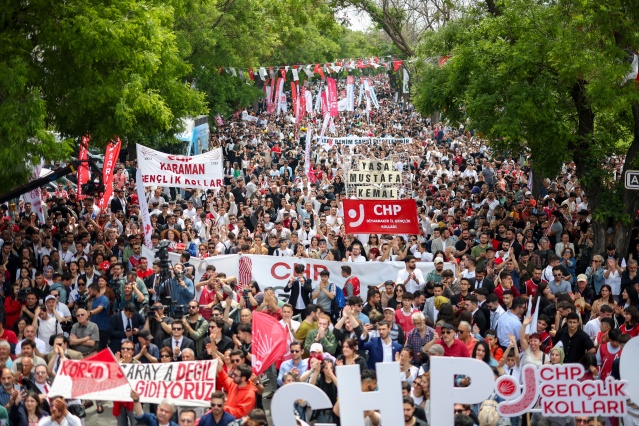 CHP GENEL BAŞKANI ÖZGÜR ÖZEL, BÜYÜK GENÇLİK YÜRÜYÜŞÜNE KATILDI 30