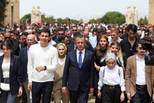 CHP GENEL BAŞKANI ÖZGÜR ÖZEL, BÜYÜK GENÇLİK YÜRÜYÜŞÜNE KATILDI 29