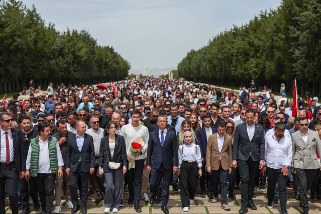 CHP GENEL BAŞKANI ÖZGÜR ÖZEL, BÜYÜK GENÇLİK YÜRÜYÜŞÜNE KATILDI 32