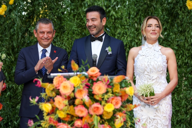 Rıza Akpolat, Yeşim Yankılıç ile evlendi 6