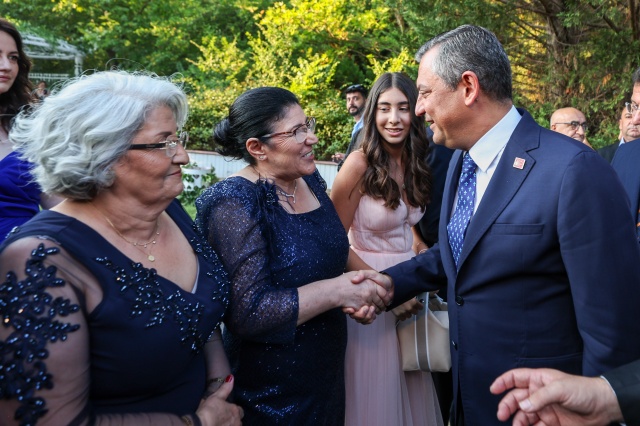 Rıza Akpolat, Yeşim Yankılıç ile evlendi 1