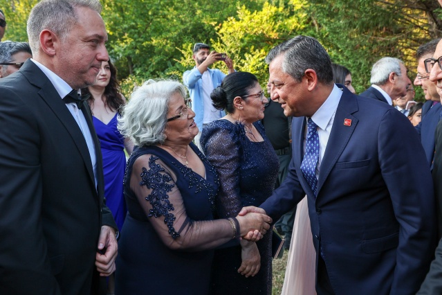 Rıza Akpolat, Yeşim Yankılıç ile evlendi 4