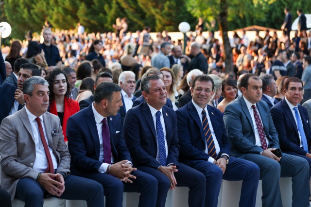 Rıza Akpolat, Yeşim Yankılıç ile evlendi 5