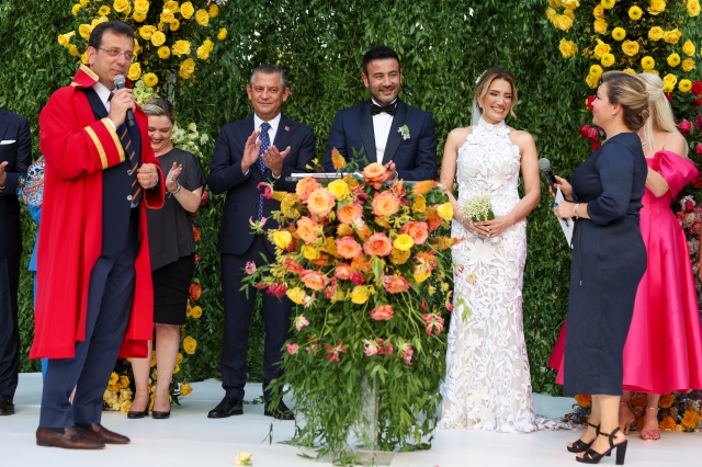 Rıza Akpolat, Yeşim Yankılıç ile evlendi 9