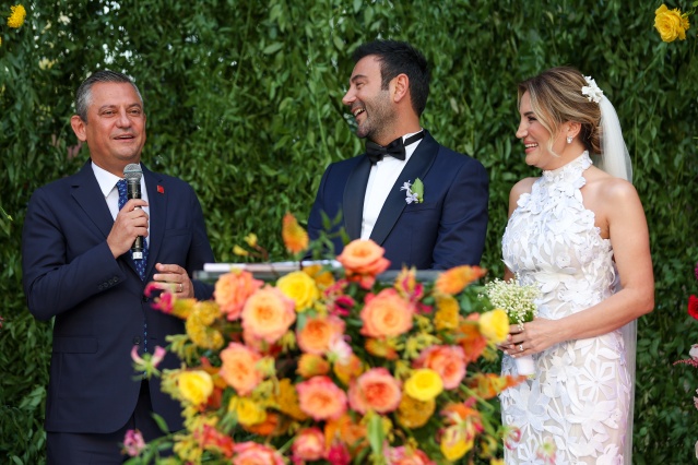 Rıza Akpolat, Yeşim Yankılıç ile evlendi 8