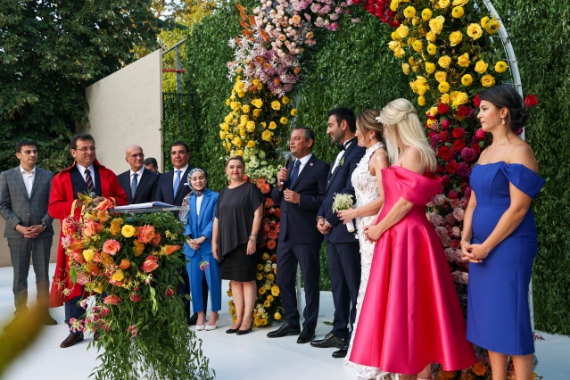 Rıza Akpolat, Yeşim Yankılıç ile evlendi 10