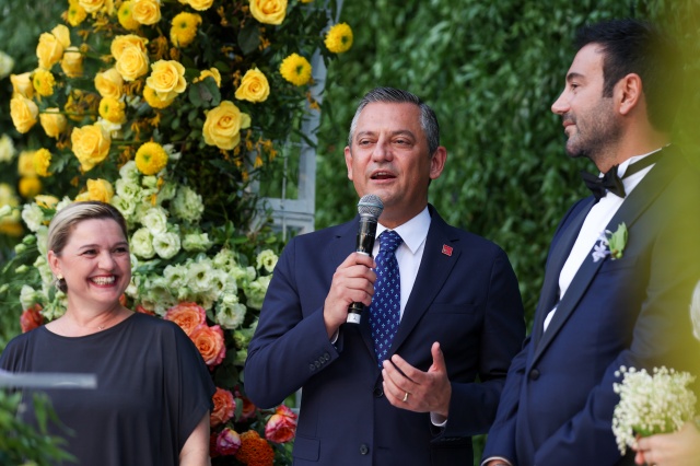 Rıza Akpolat, Yeşim Yankılıç ile evlendi 11