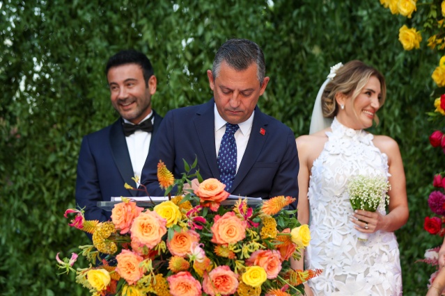 Rıza Akpolat, Yeşim Yankılıç ile evlendi 12