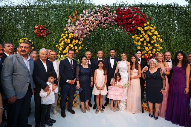 Rıza Akpolat, Yeşim Yankılıç ile evlendi 16