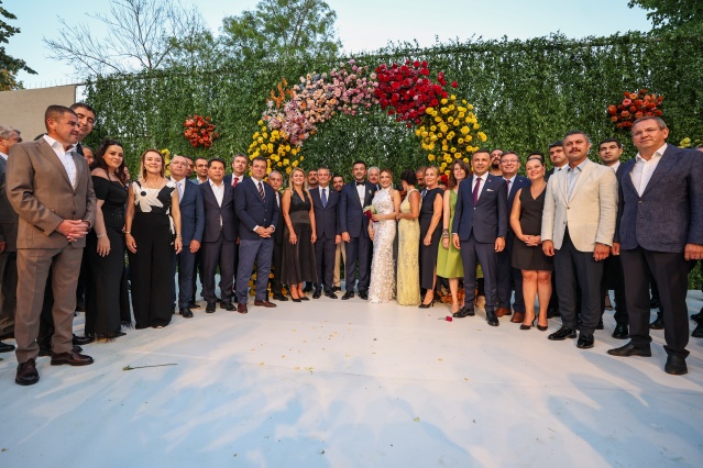 Rıza Akpolat, Yeşim Yankılıç ile evlendi 15