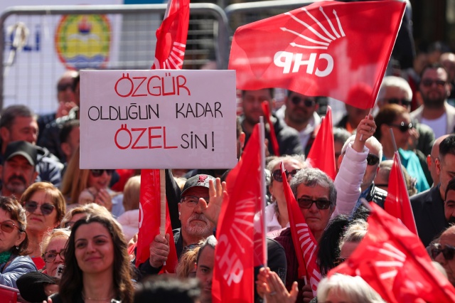 Cumhuriyet Halk Partisi Genel Başkanı Özgür Özel, İzmir Foça'da 15